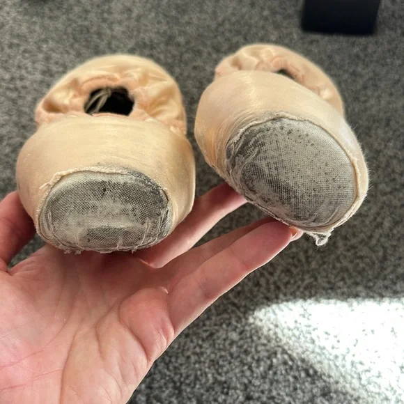 2 pair used Ballet Pointe Shoes - Picture 4 of 4